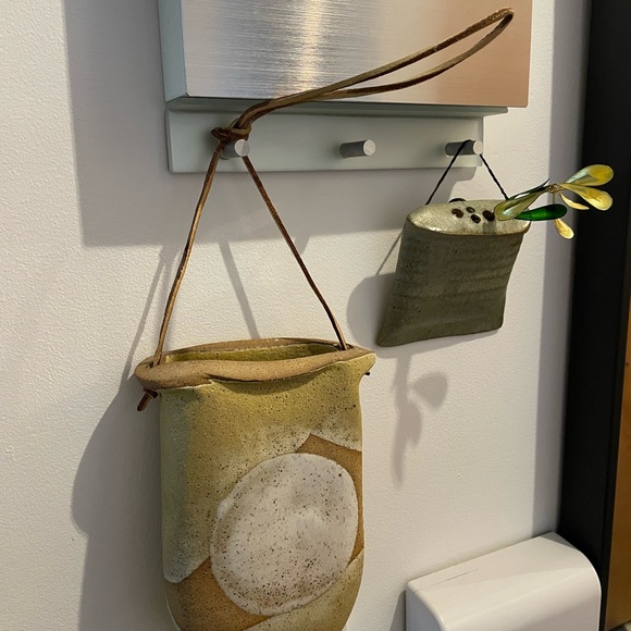 Set of hanging ceramic flower holder (or other display/mail) - Picture 12 of 12